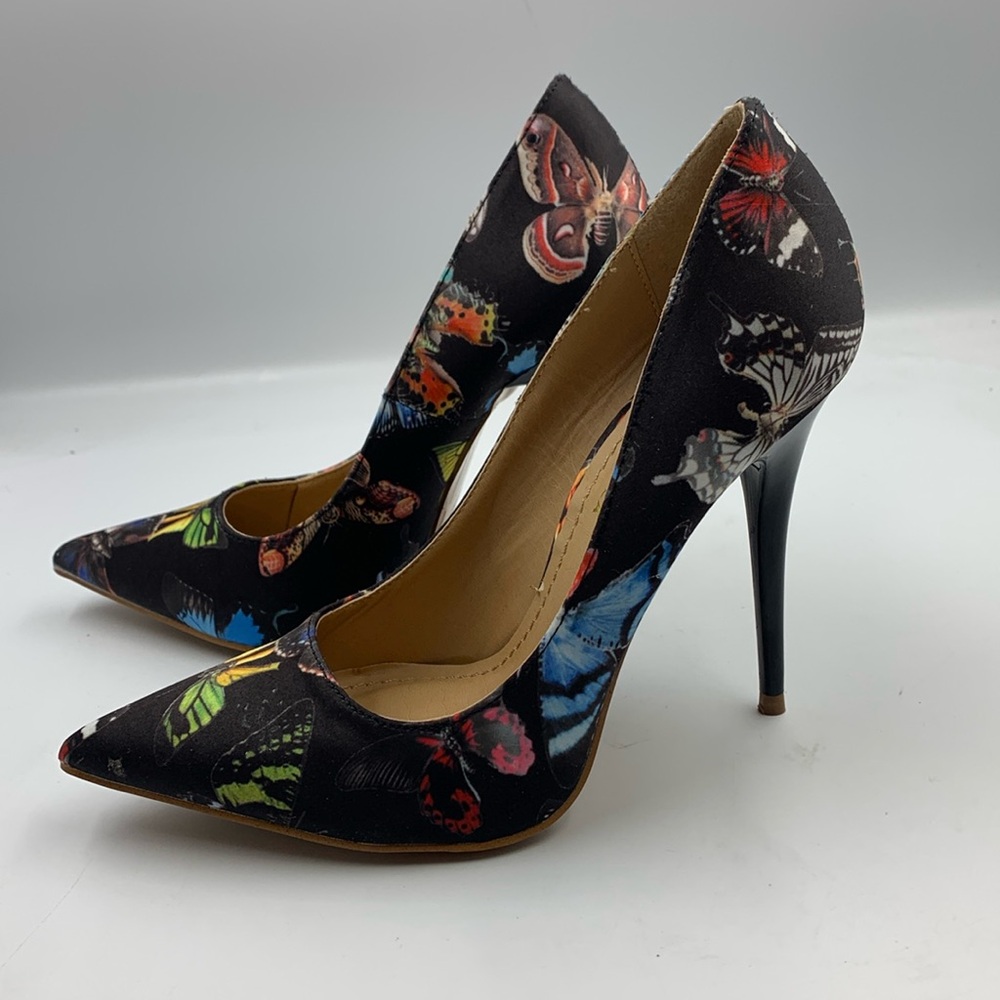 High heel pumps